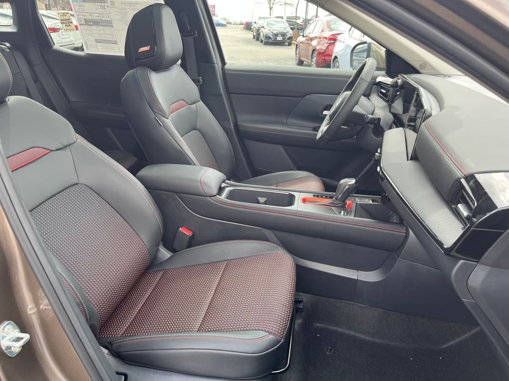 2025 Nissan Kicks SR photo