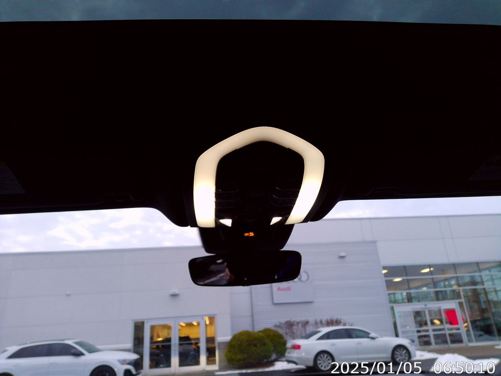 Thumbnail: 2023 Porsche Macan - 16