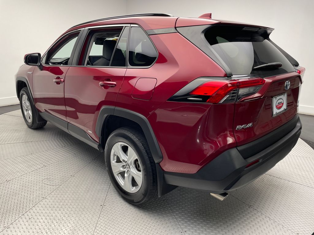 2021 Toyota RAV4 LE 7