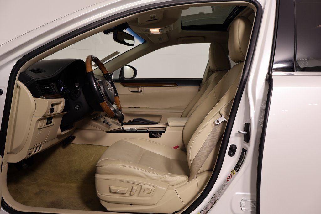 Thumbnail: 2014 Lexus ES - 10