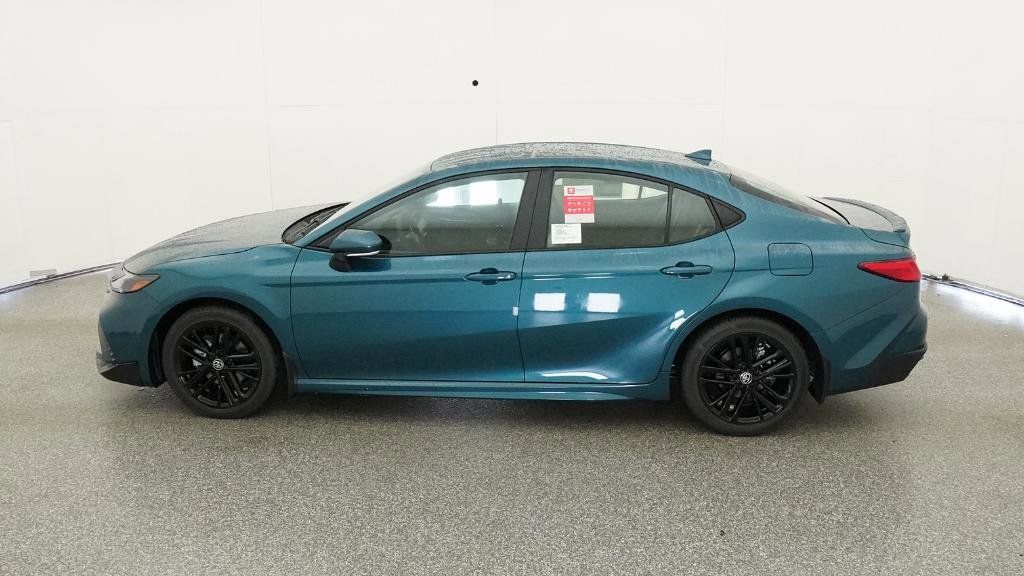 2025 Toyota Camry SE 21