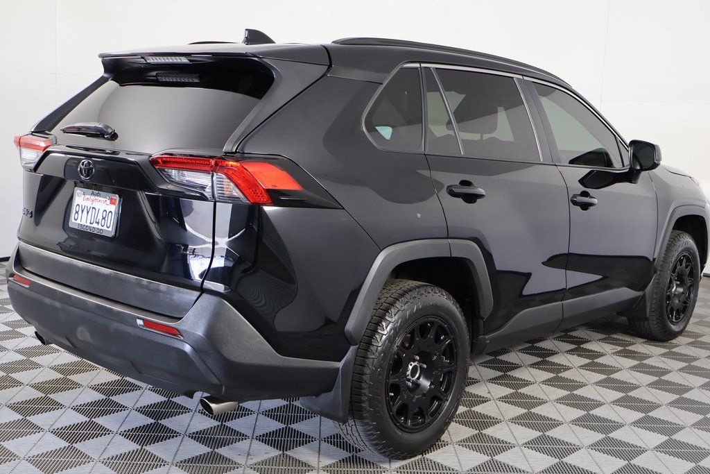 Thumbnail: 2021 Toyota RAV4 - 4