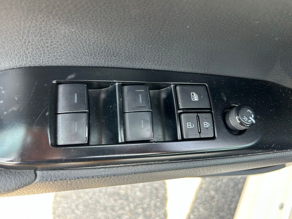 Thumbnail: 2025 Toyota Camry - 16