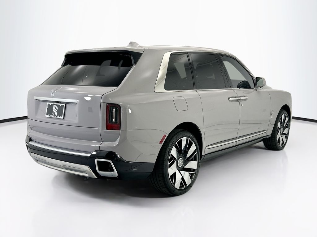 Thumbnail: 2027 Rolls-Royce Cullinan - 5