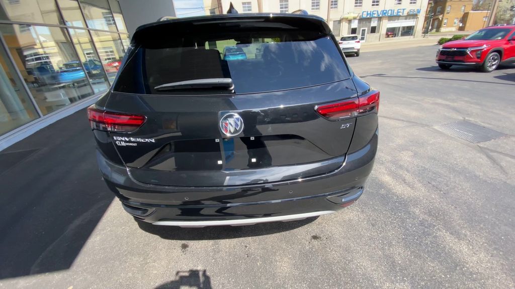Additional photo of vehicle.