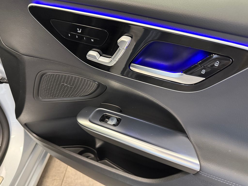 Thumbnail: 2022 Mercedes-Benz C-Class - 22