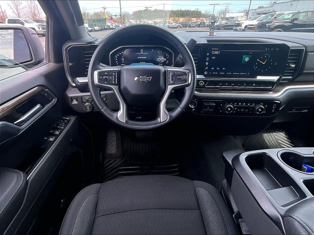 2026 Chevrolet Silverado 1500 — photo 16