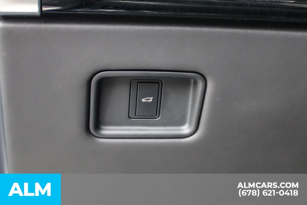 Used 2024 Black Land Rover SE image 33