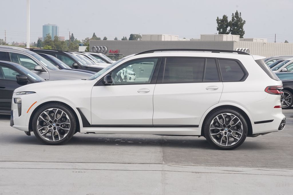 2025 BMW X7 M60i 4