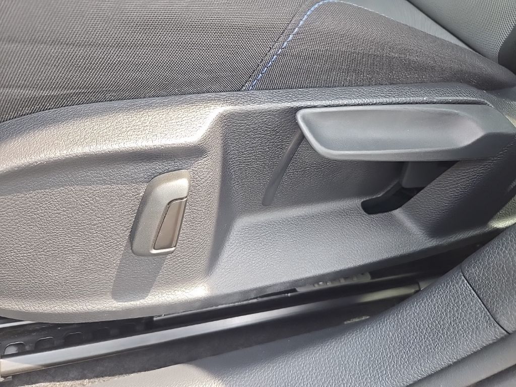 Thumbnail: 2016 Volkswagen e-Golf - 21
