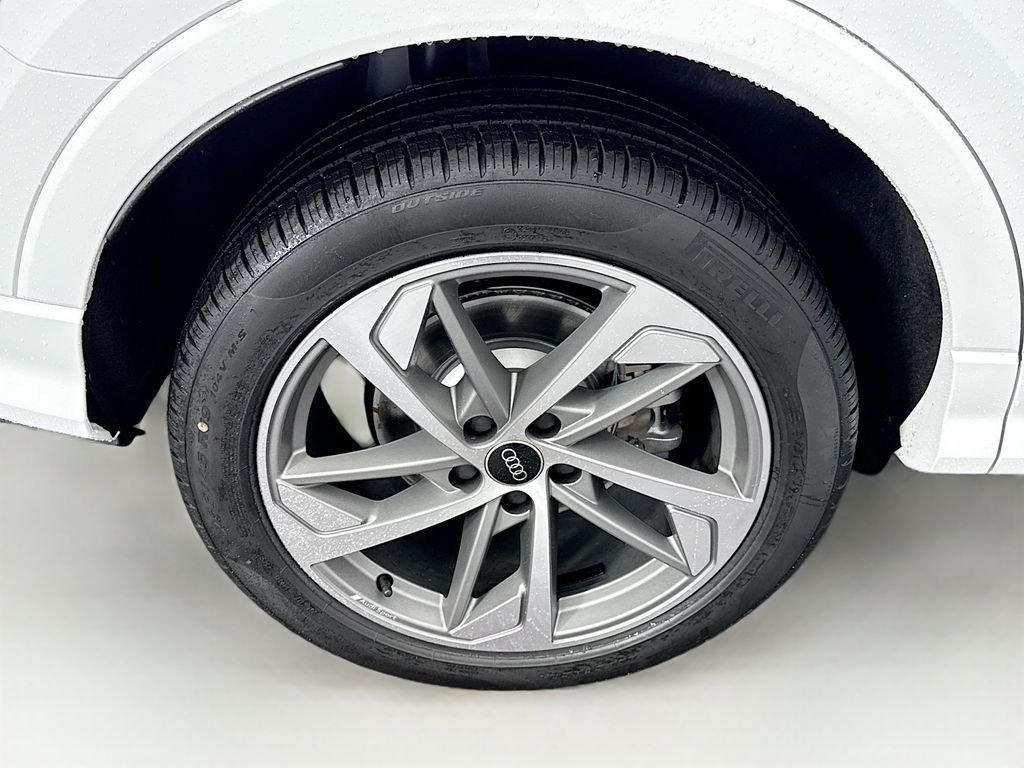 Thumbnail: 2025 Audi Q3 - 32