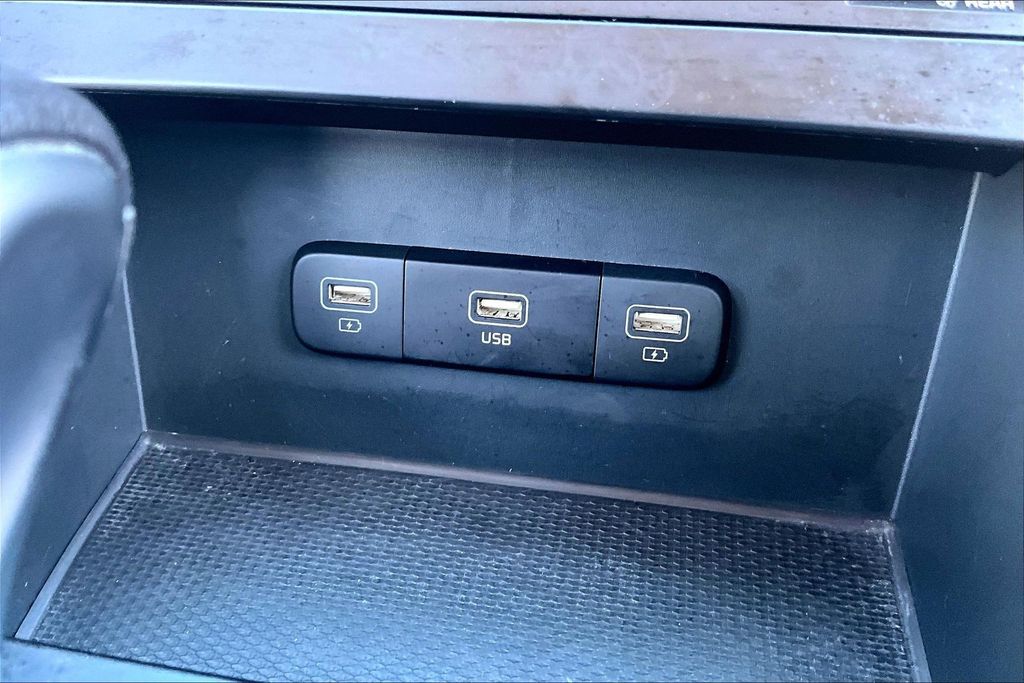 Used 2024 Kia Carnival Van