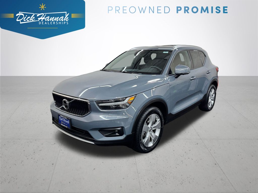 2022 Volvo XC40 Momentum
