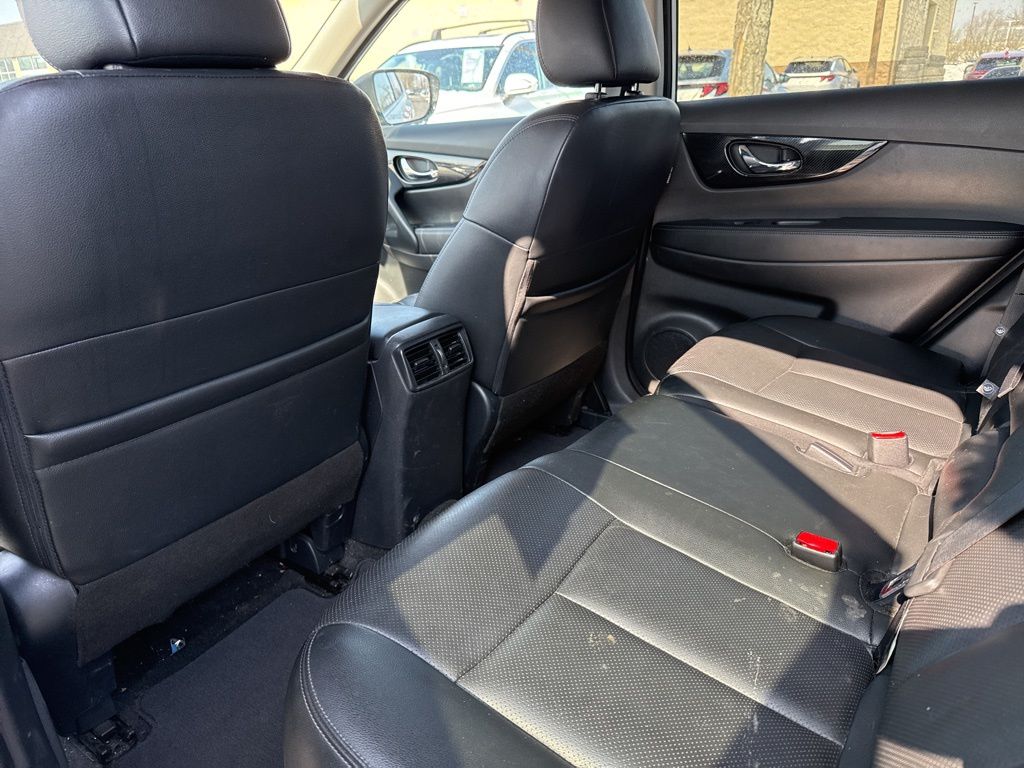 Used 2020 White Nissan SL image 14