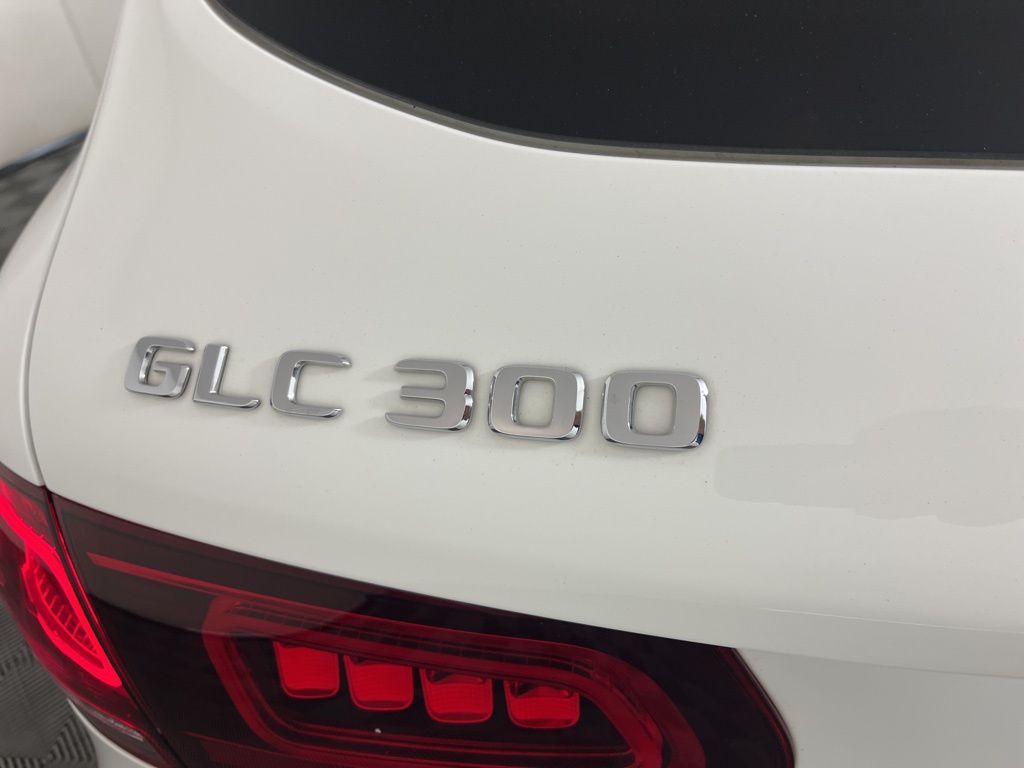 Thumbnail: 2022 Mercedes-Benz GLC - 19