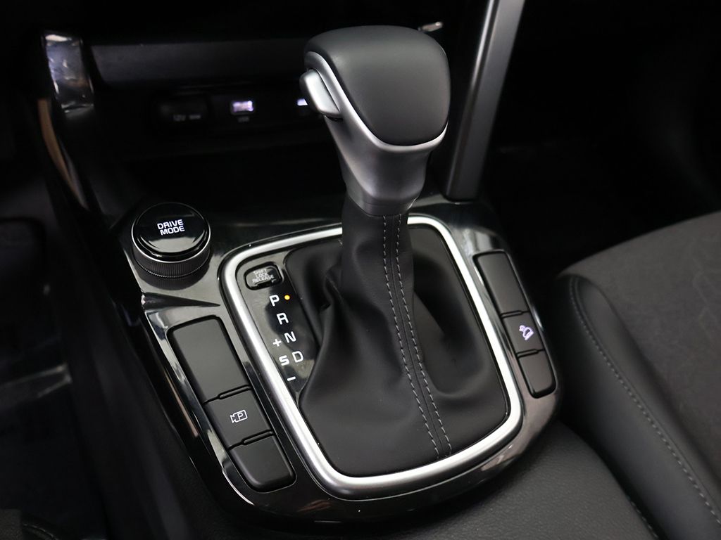 Used 2024 Green Kia S image 47