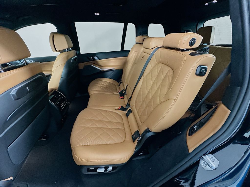 Thumbnail: 2026 BMW X7 - 17