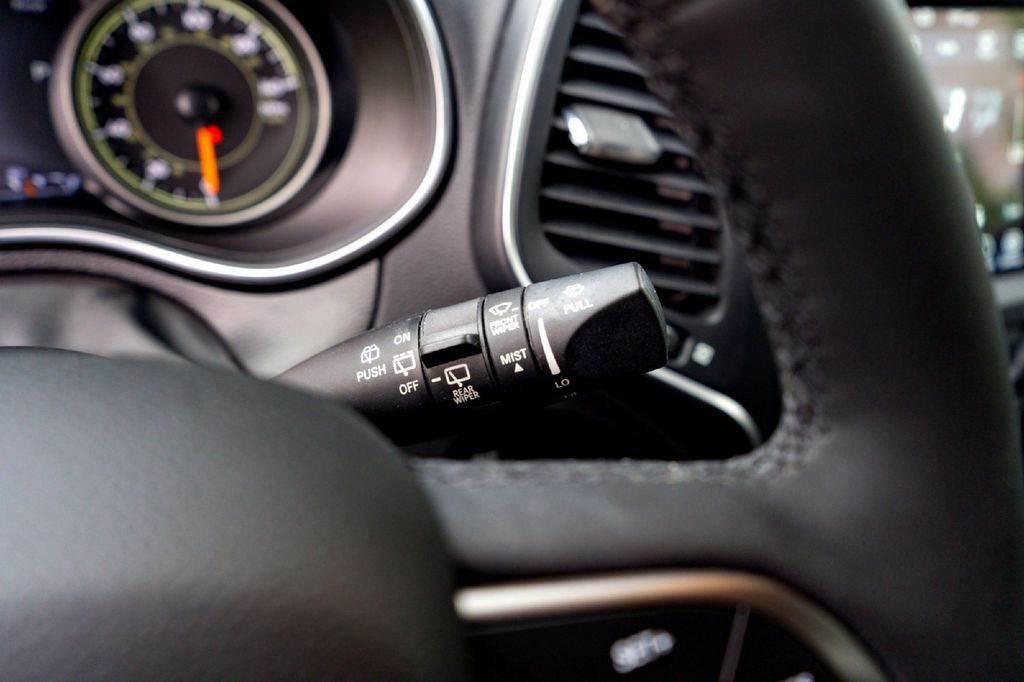 Used Car 2022 Jeep Cherokee  Latitude Lux For Sale Under $25,000 In Taylor, Texas