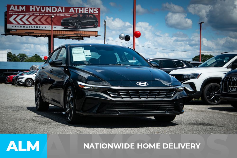 2025 Hyundai Elantra SEL Sport photo 3