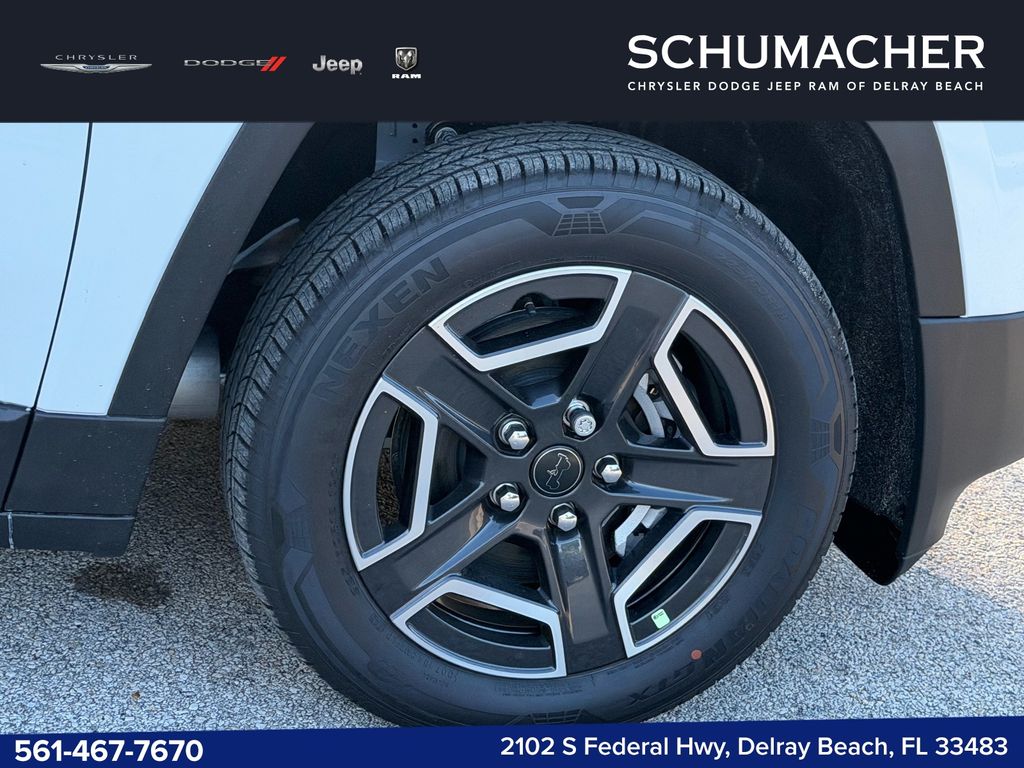 View vehicle photo 7