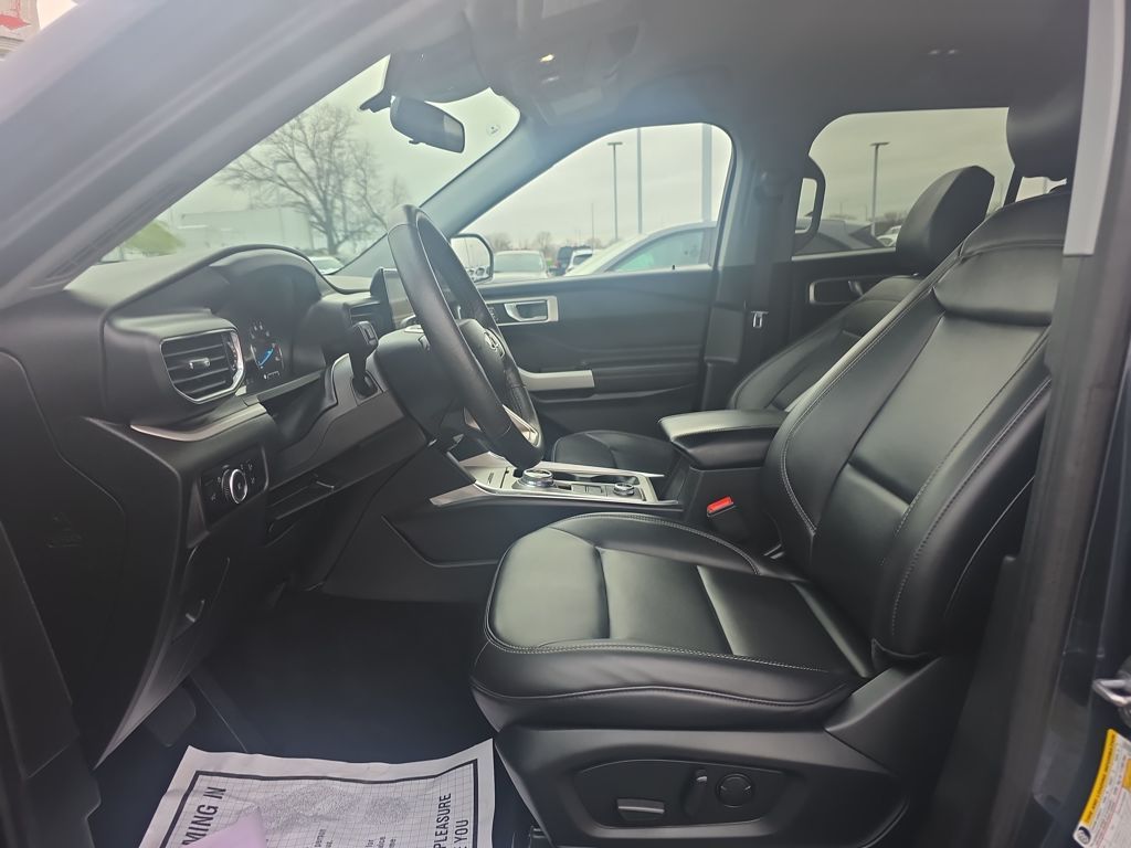 Certified Used 2024 Blue Ford XLT image 18