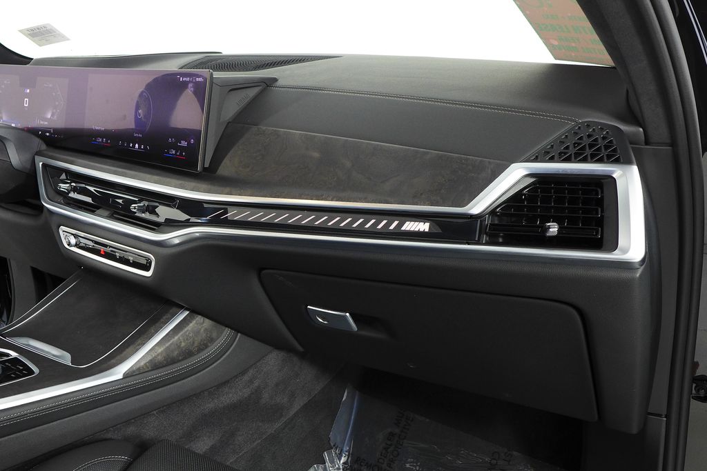 Thumbnail: 2025 BMW X7 - 12