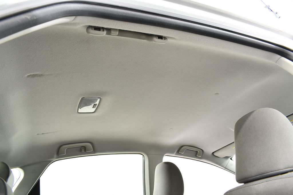 Used 2013  Toyota Two Hybrid image 18