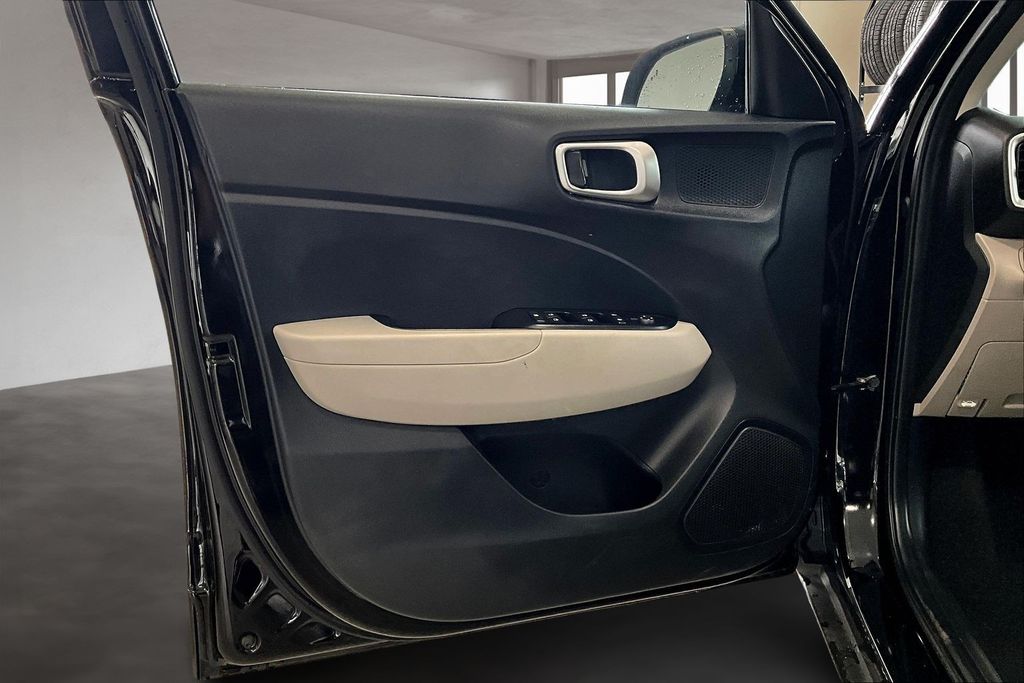 Used 2023 Black Hyundai SEL image 24