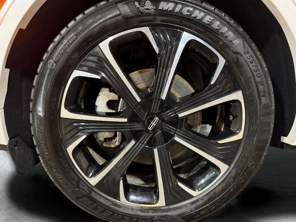 Certified Used 2024 White Platinum Metallic Tri-Coat Lincoln Reserve image 30