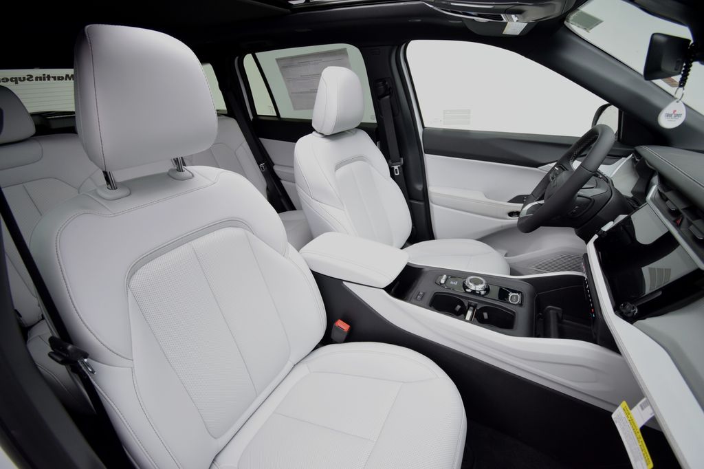 new 2026 Jeep Cherokee car, priced at $42,762