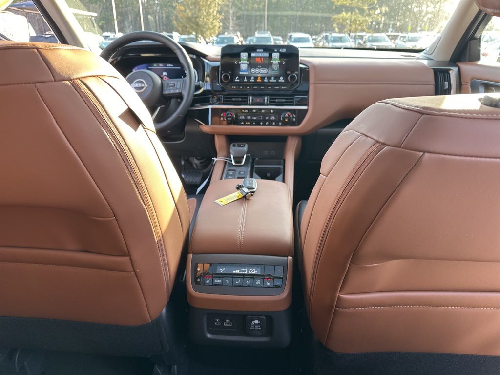 2025 Boulder Gray Pearl Nissan Pathfinder Platinum FWD SUV