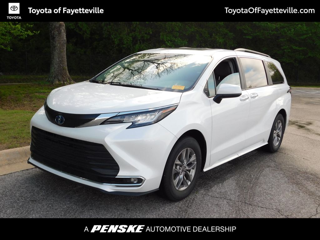 2023 Toyota Sienna XLE -
                Fayetteville, AR