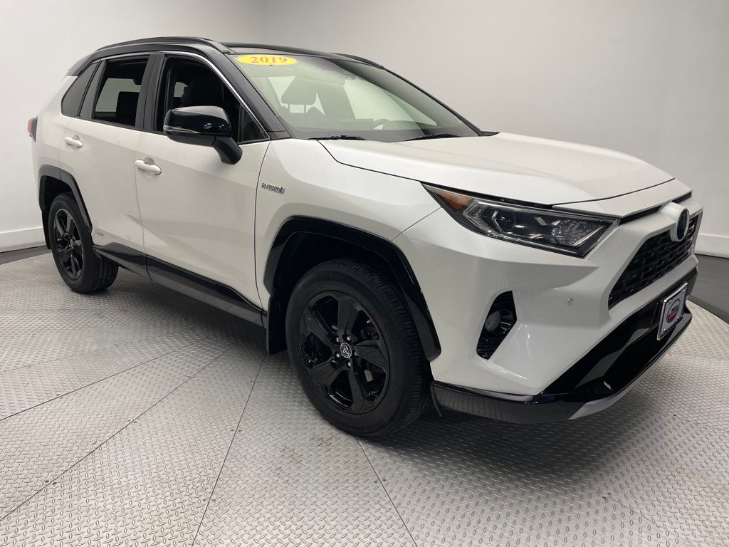 2019 Toyota RAV4 XSE 3