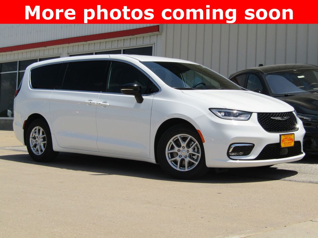 Bright White Clearcoat 2026 Chrysler Pacifica Minivan Front-Wheel Drive 9-Speed Automatic