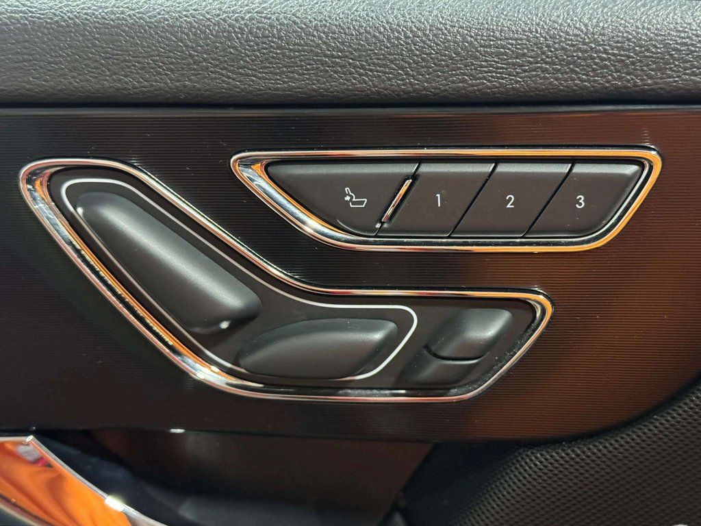 Used 2020 Red Carpet Lincoln Reserve image 9