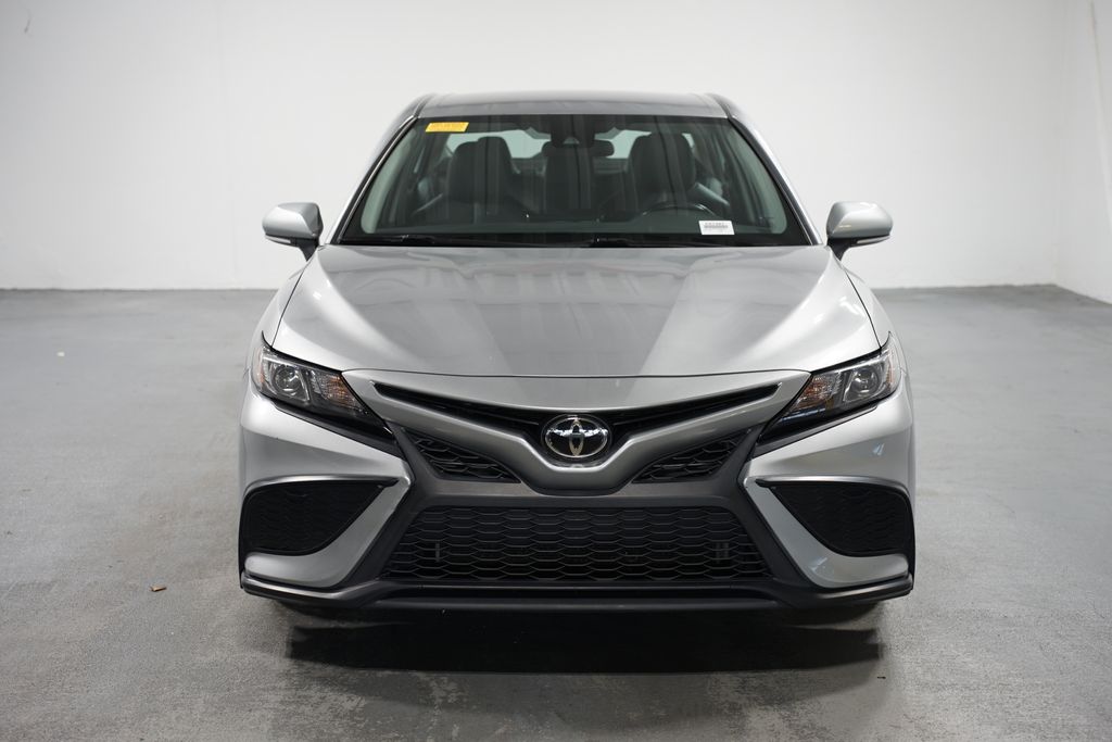 2022 Toyota Camry SE 2