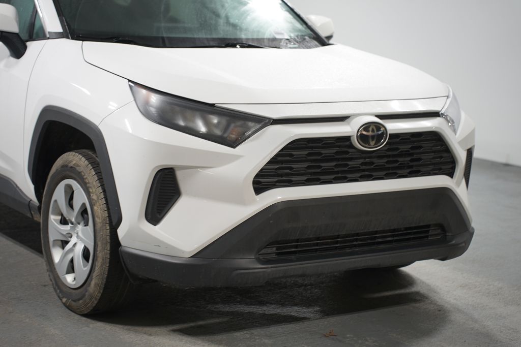 2020 Toyota RAV4 LE 4