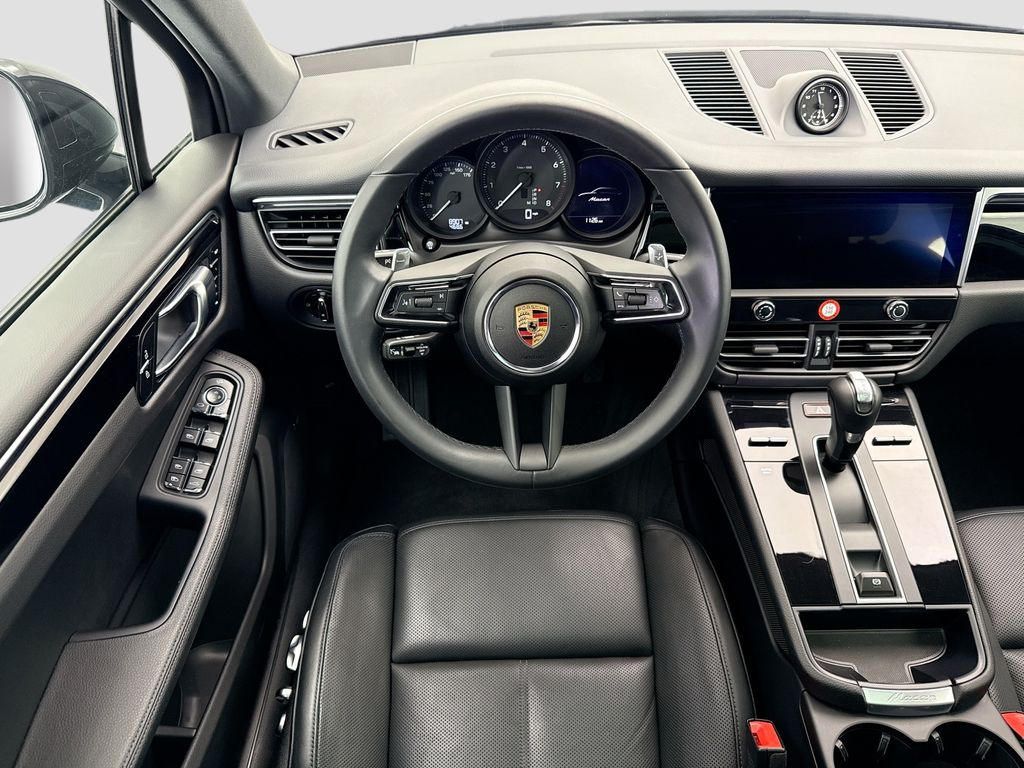 Thumbnail: 2025 Porsche Macan - 12
