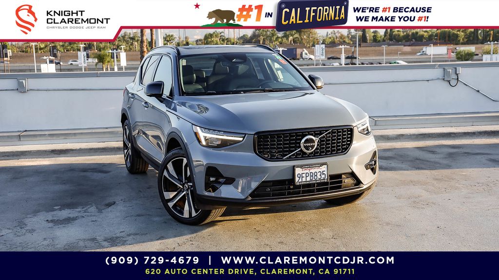 Gray Metallic 2023 Volvo XC40 B5 Ultimate Dark Theme AWD SUV / Crossover All-Wheel Drive Automatic