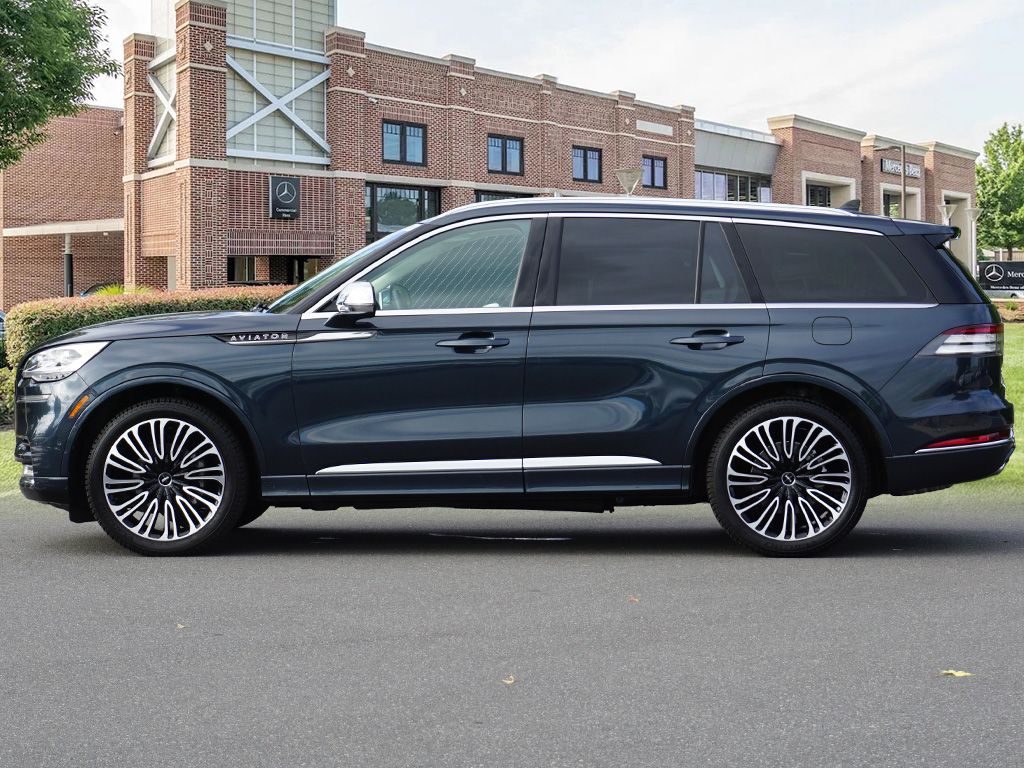 Thumbnail: 2021 Lincoln Aviator - 8