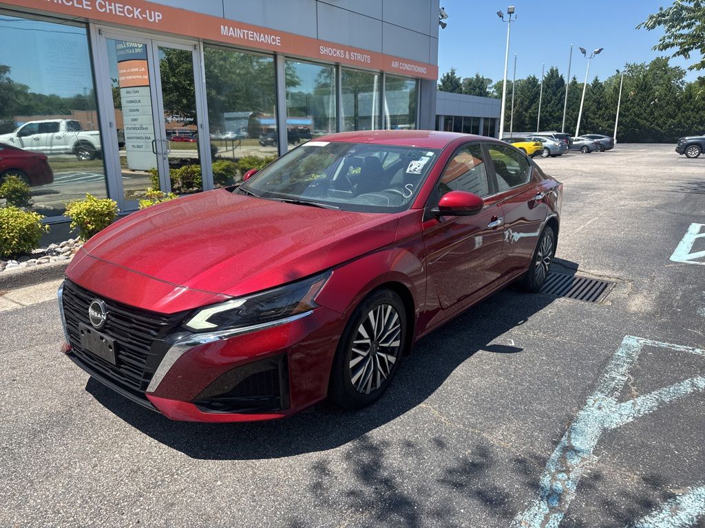 Red (Scarlet Ember Tintcoat) 2023 Nissan Altima 2.5 SV FWD Sedan Front-Wheel Drive Continuously Variable Transmission