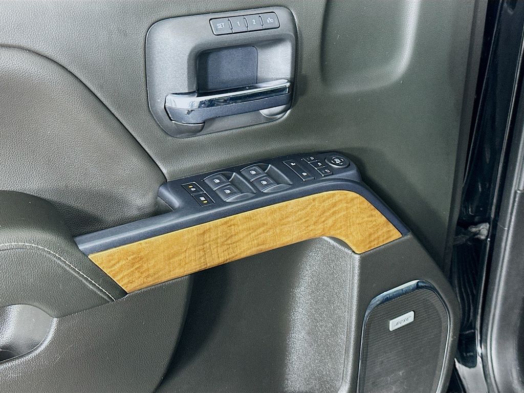 Thumbnail: 2019 Chevrolet Silverado 3500 - 17