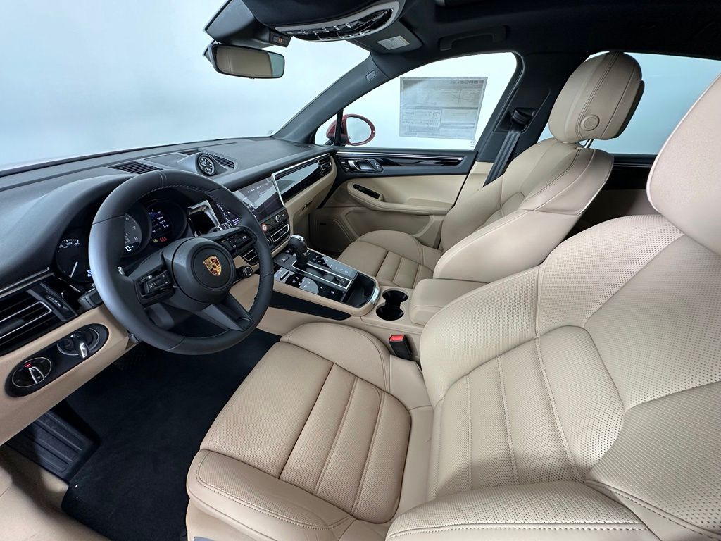 Thumbnail: 2026 Porsche Macan - 4