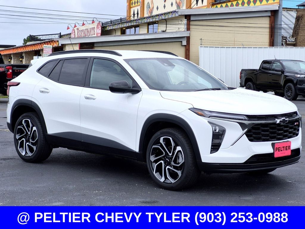 Summit White 2025 Chevrolet Trax SUV / Crossover Front-Wheel Drive 6-Speed Automatic