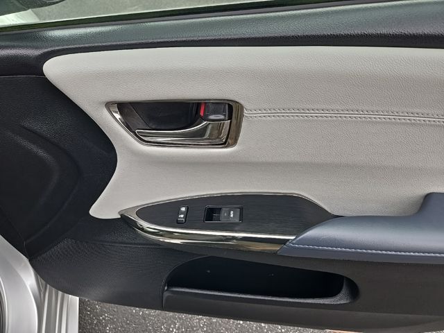 2013 Toyota Avalon Touring 28