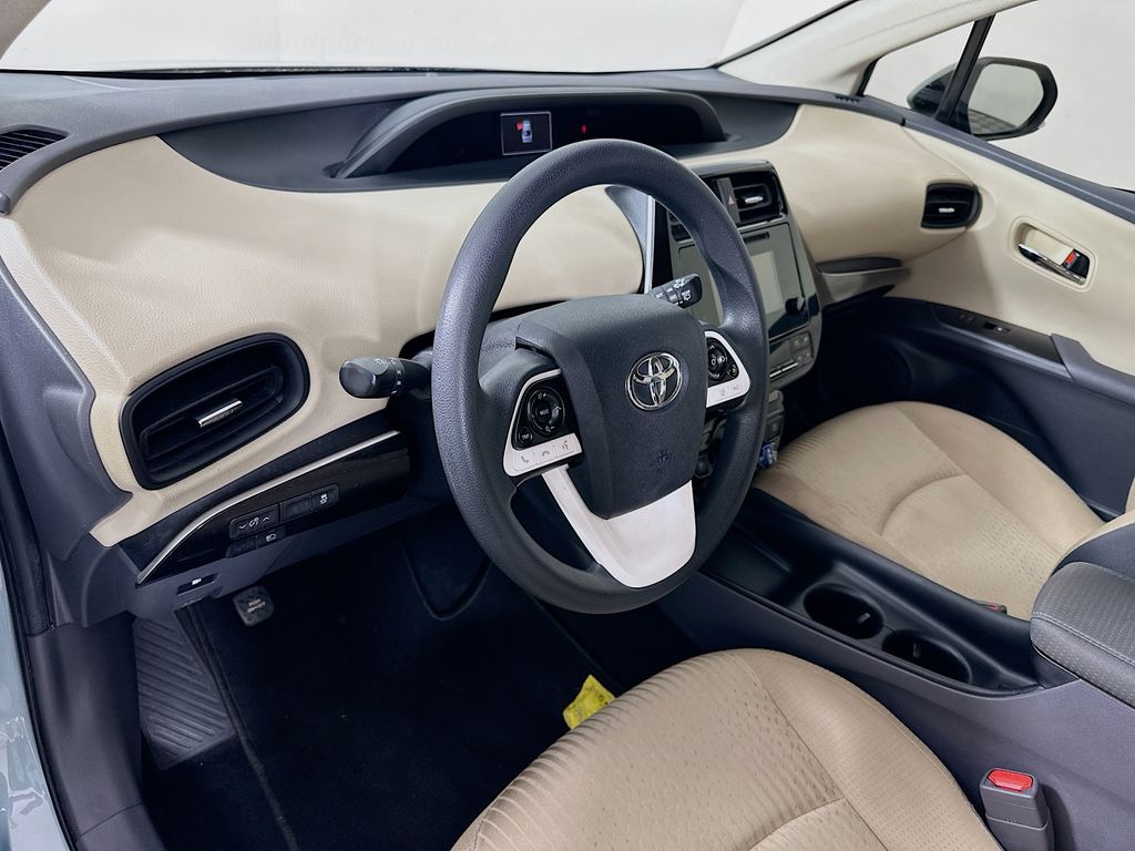 Thumbnail: 2017 Toyota Prius - 9