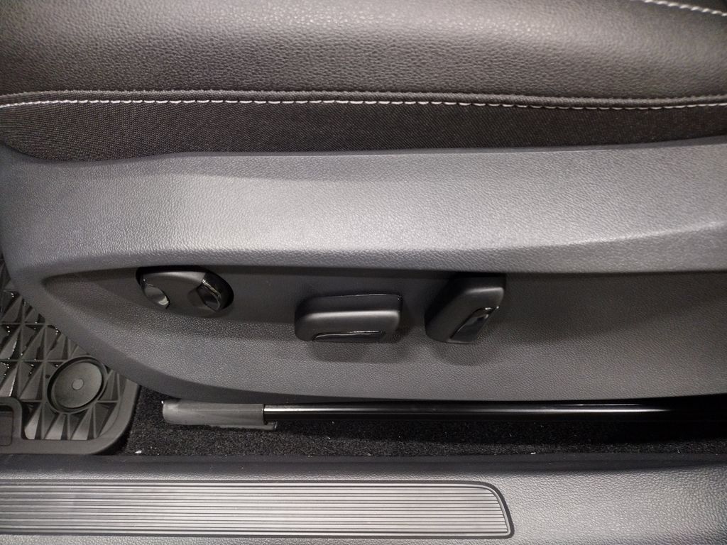 2025 Volkswagen Taos 1.5T SE Black