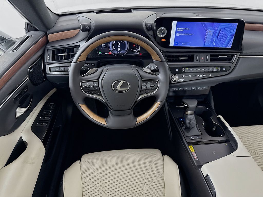 2025 Lexus ES  19
