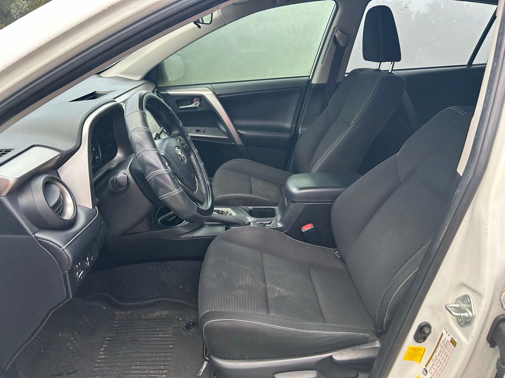 Thumbnail: 2018 Toyota RAV4 - 14