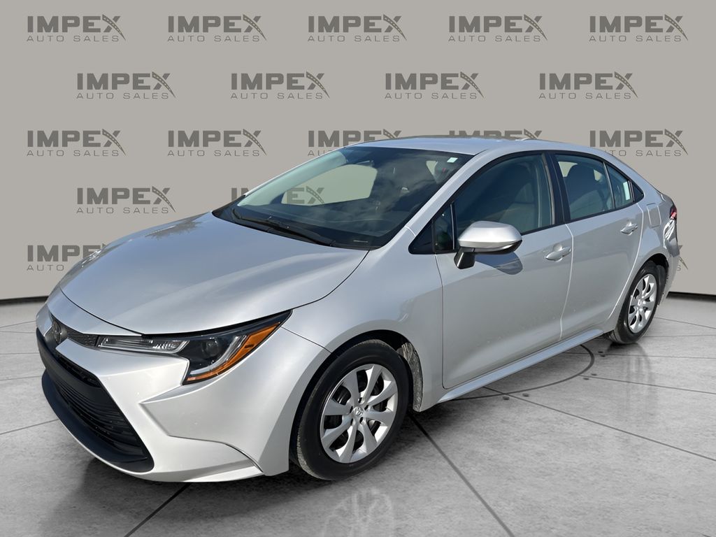 2024 Toyota Corolla LE's photo